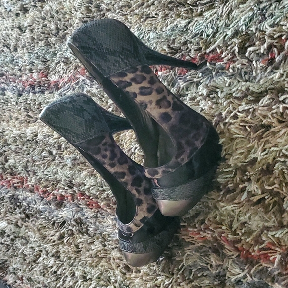 Heels - Picture 3 of 3